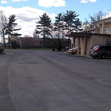 Colonade Motel East Windsor Buitenkant foto