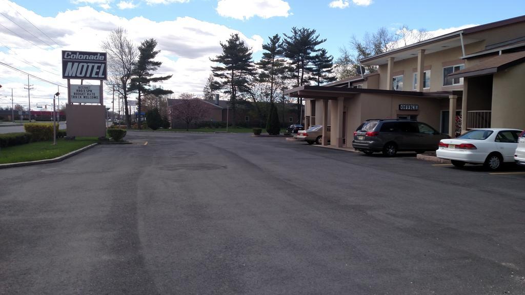 Colonade Motel East Windsor Buitenkant foto