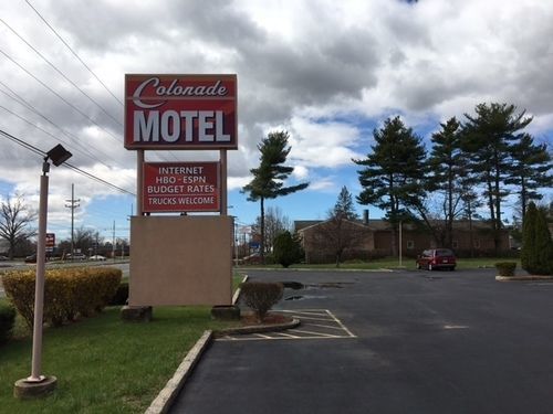 Colonade Motel East Windsor Buitenkant foto